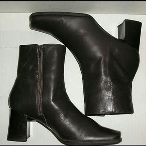 Women Nine West Leather Upper Chic Boots, size 7.5
